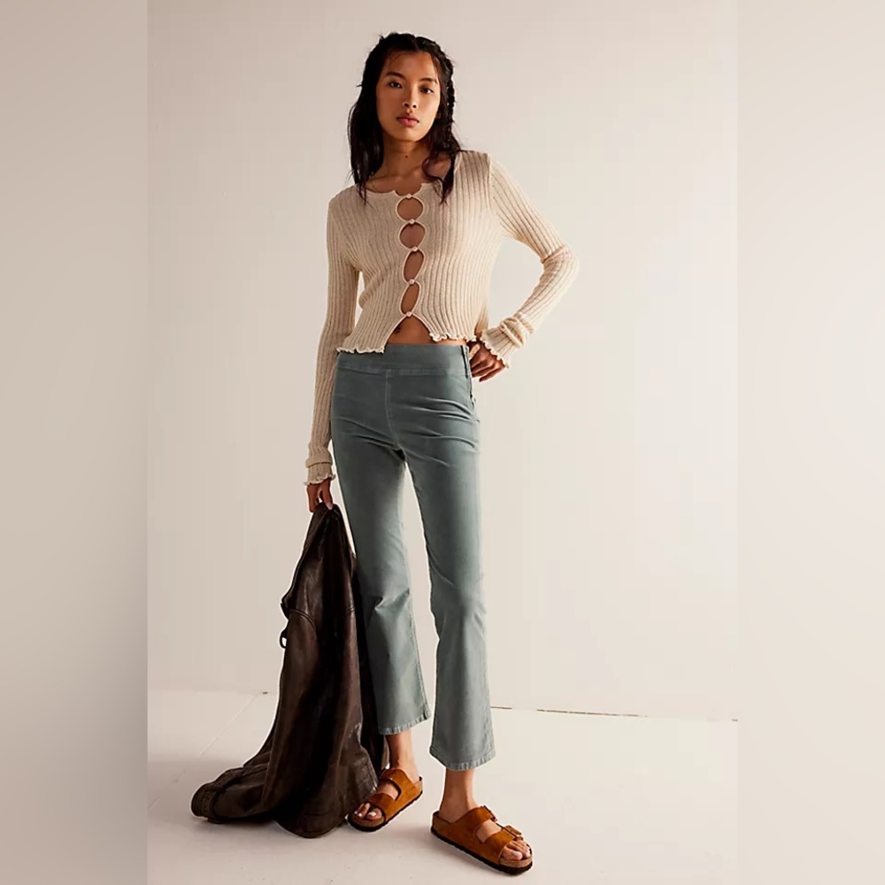 Free People‎ “In My Feelings” Velvet Crop Pants – Sage Green 💚